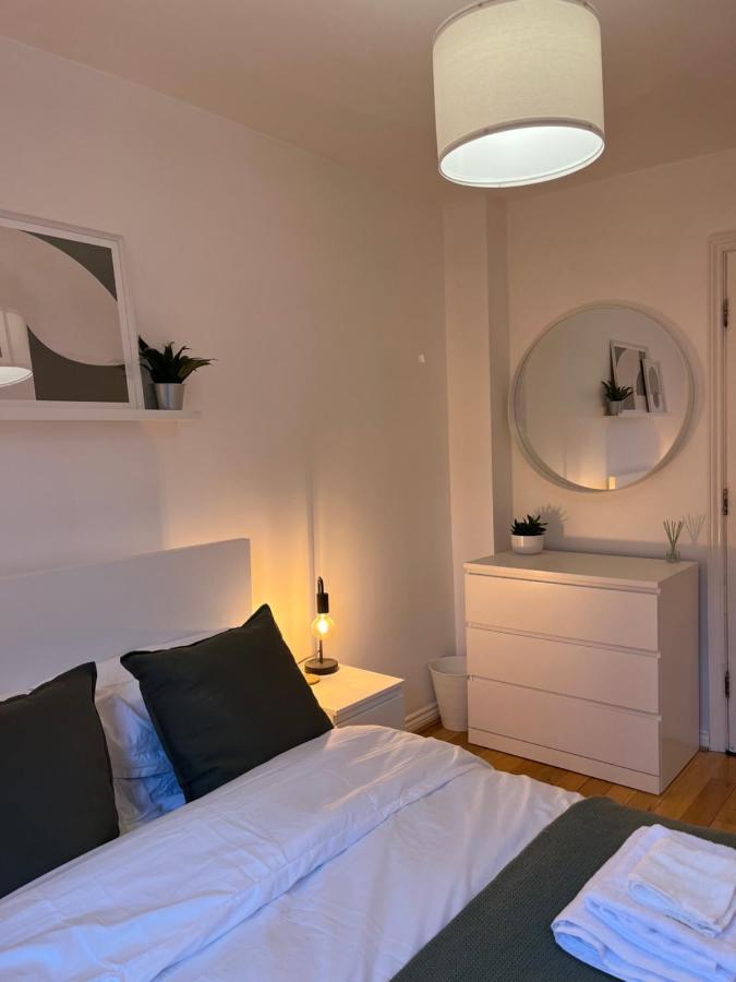 Homely 2 Story Cathedral City Apartment Дарем Экстерьер фото