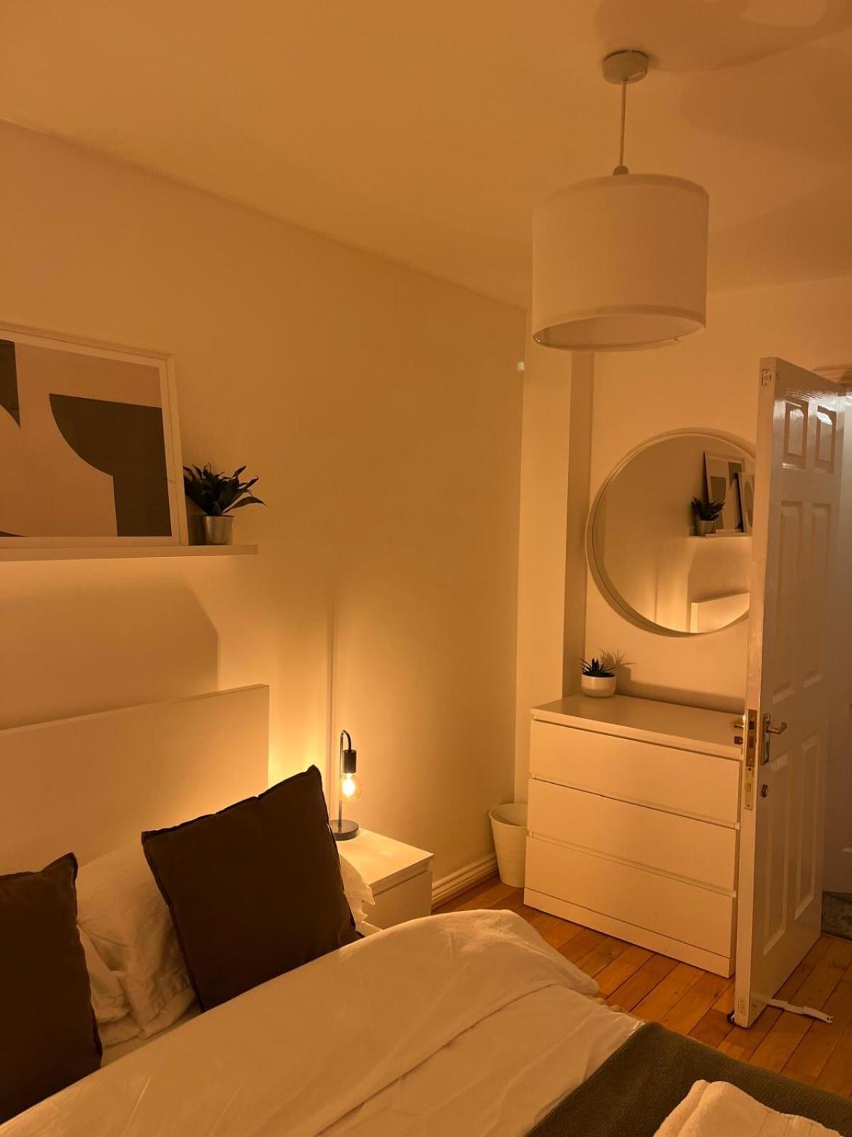 Homely 2 Story Cathedral City Apartment Дарем Экстерьер фото